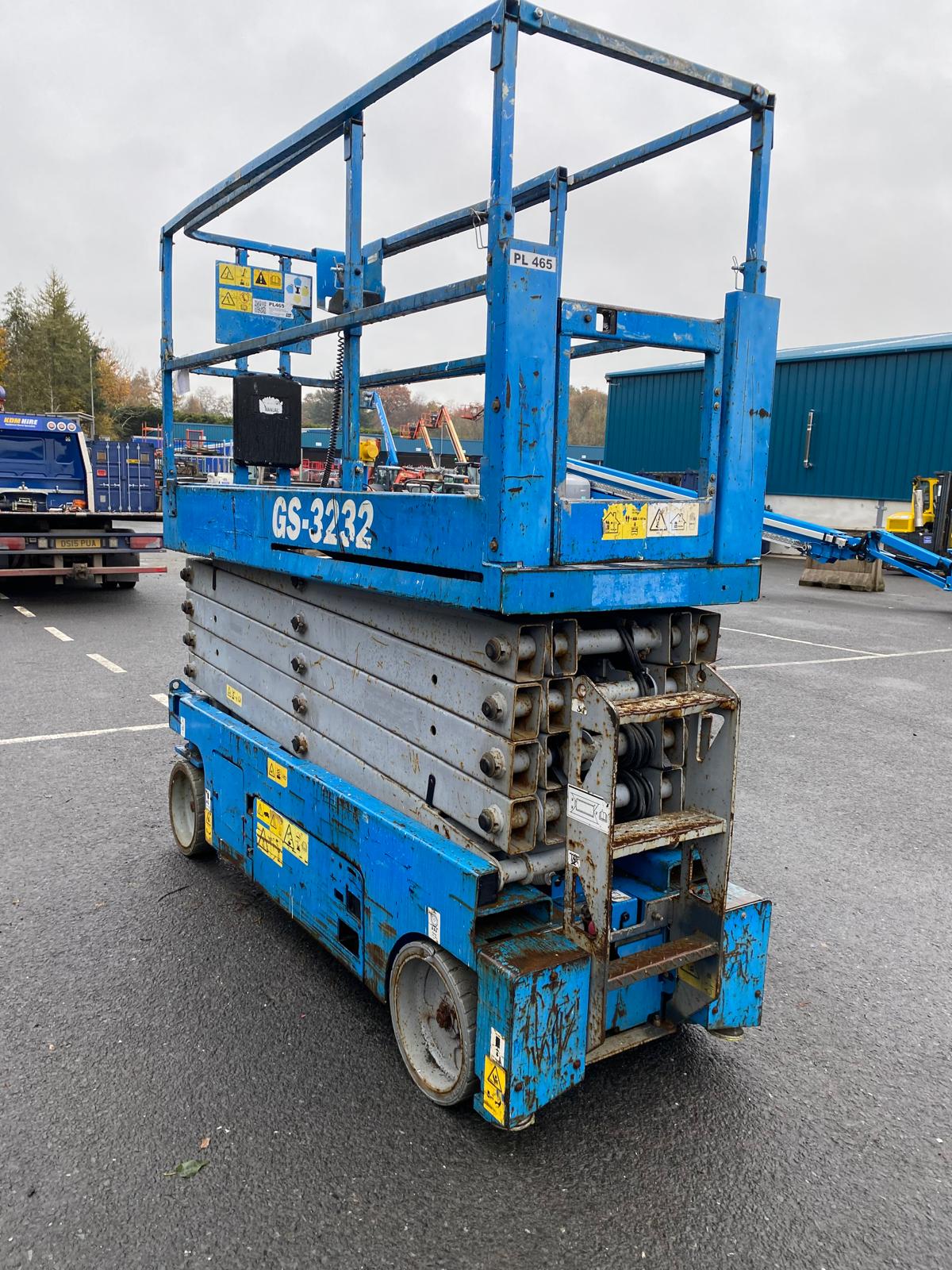 2014 GENIE GS3232 38FT NARROW ELECTRIC SCISSOR LIFT - Image 5